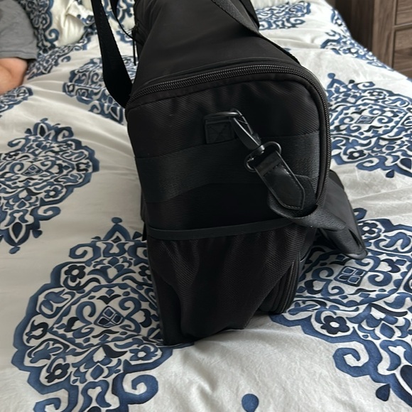 Beis Hanging Duffle - Picture 4 of 6